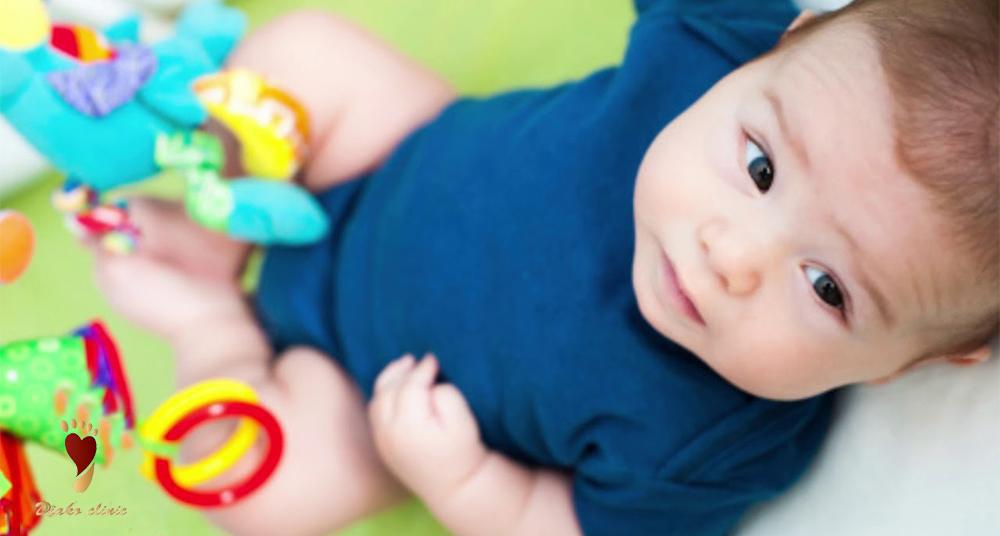 بازی کردن با نوزاد از زوایای مختلف